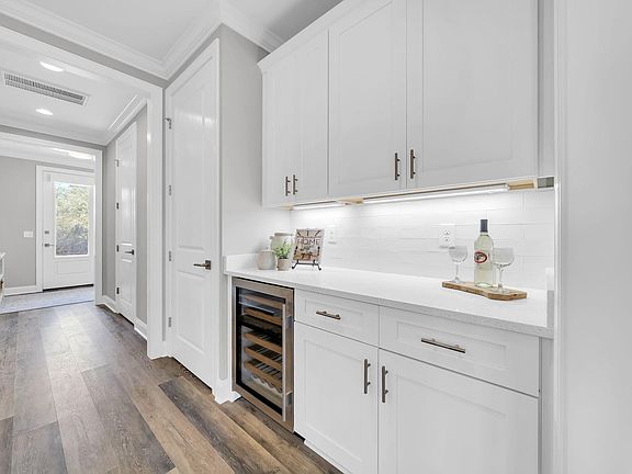 3rd image of 304 Windrow Way