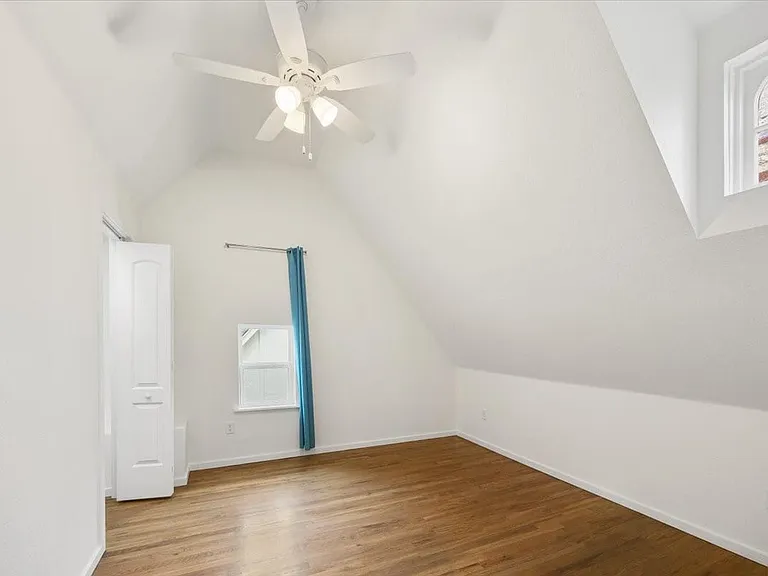 2118 Stanley Ave — Photo 22