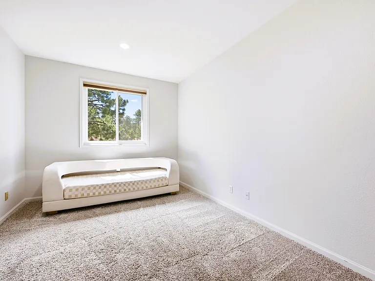 1635 Muirfield Ln — Photo 24