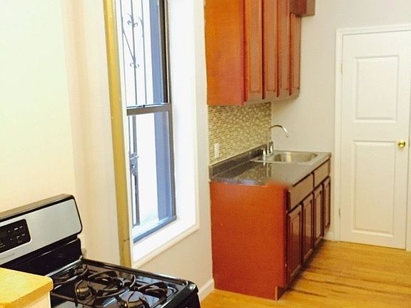 3rd image of 216 Putnam Ave APT 2B