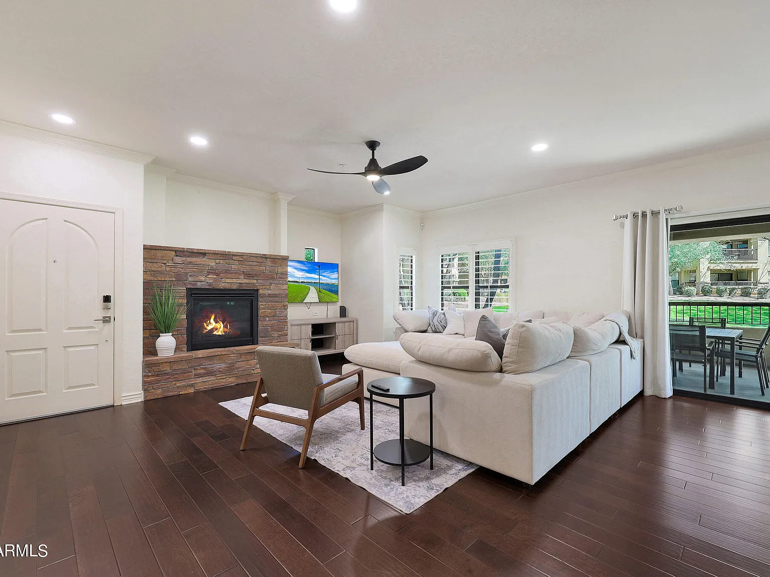 3 bed, 2.0 bath, 1884 sqft, $5,500 — Photo 4