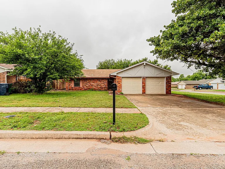 3808 Oakcliff Dr — Photo 4