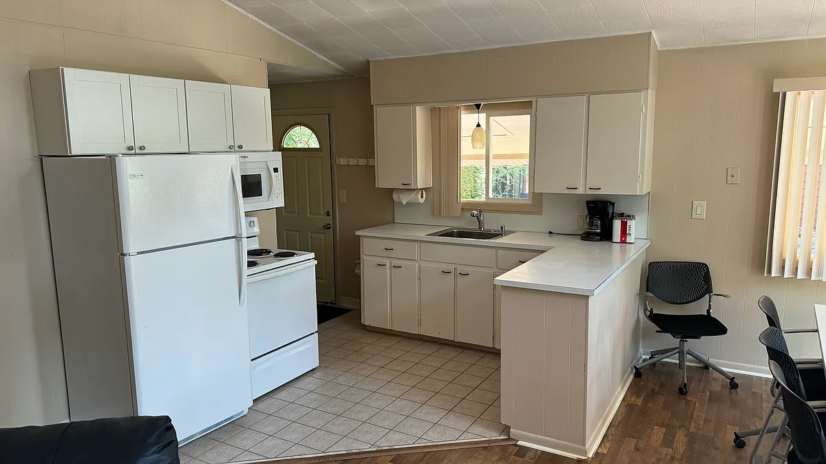 Building Photo - 2500 Lakefront Dr