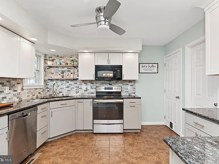 27 Lenox Ct — Photo 16