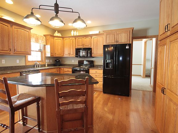 3rd image of 3926 Briarwood Dr