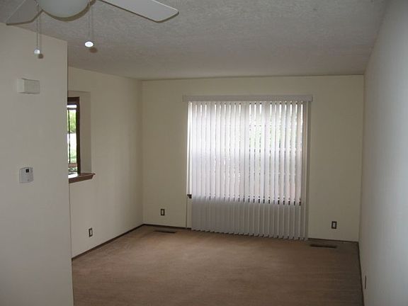 3rd image of 10400 Malaguena Ln NE