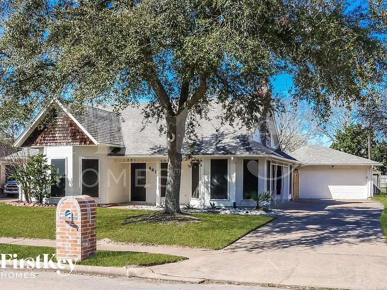 6611 Gleneagles Dr — Photo 1