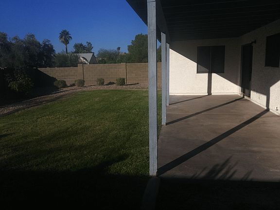 2nd image of 1515 E Divot Dr
