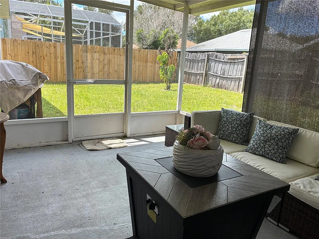 3 bed, 2.0 bath, 1493 sqft, $2,000 — Photo 4