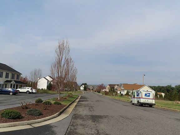 5th image of 15 Cantermill Ln