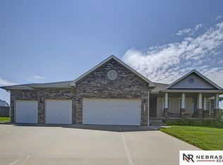 7919 Heritage Cir, Ralston, NE 68127