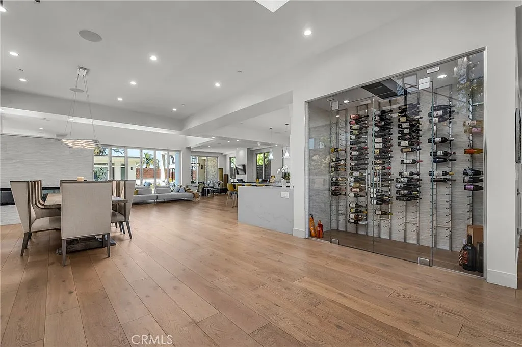 5 bed, 5.5 bath, 6200 sqft, $35,000 — Photo 4