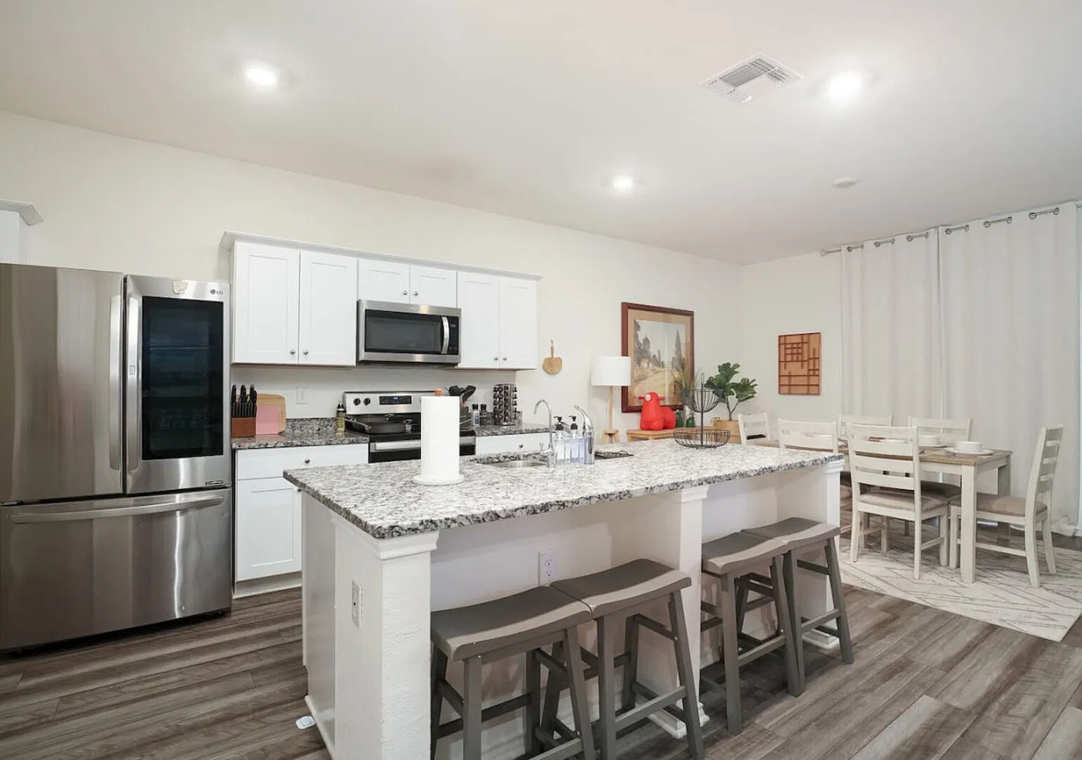 Sleeps 13 | Near SeaWorld & Lackland | 4BR — Photo 3