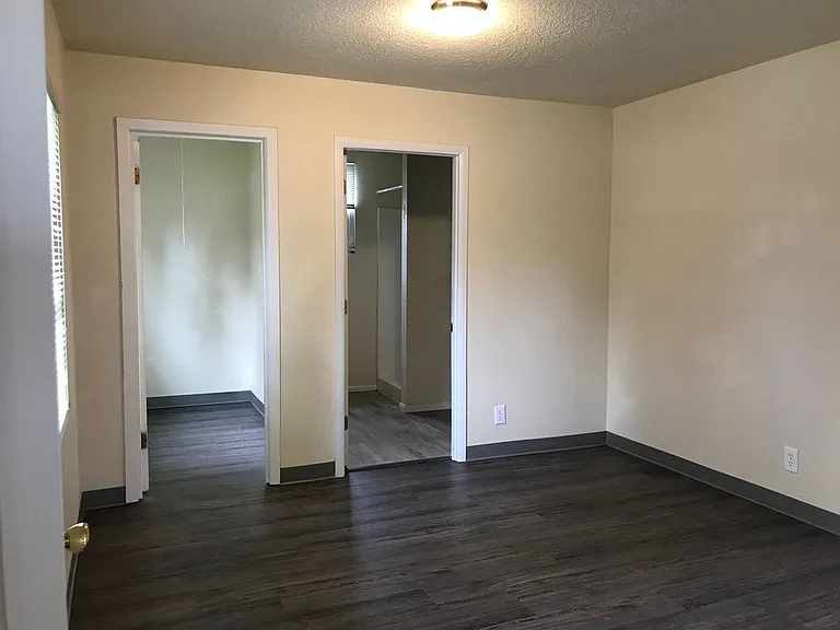 1087 E St — Photo 13