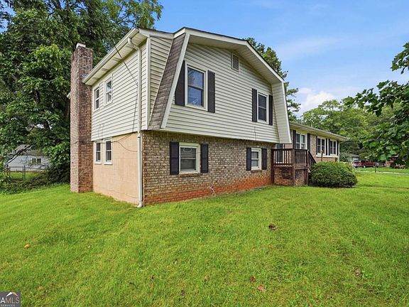 3rd image of 305 Mercer Dr