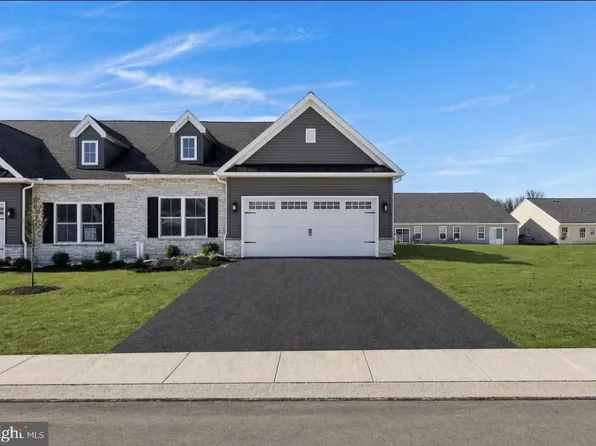 236 Pilgrim Dr, Lancaster, PA 17603