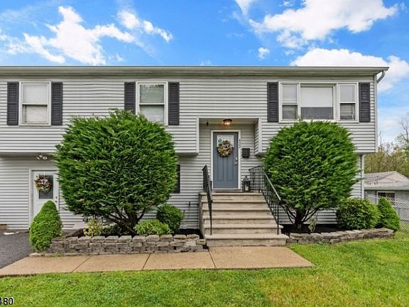 2nd image of 422 Elsie Ave