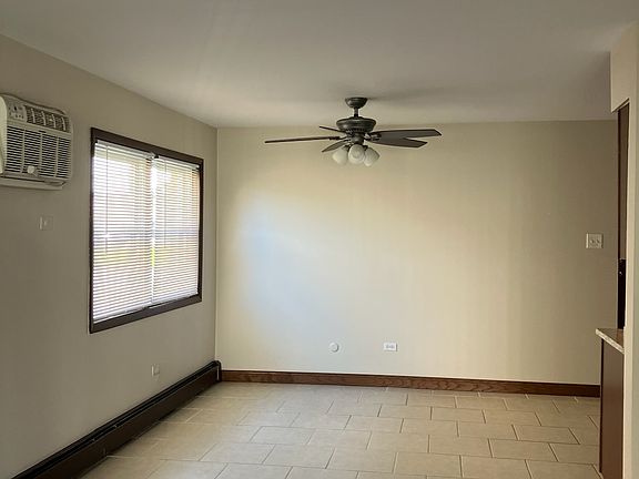 2nd image of 9521 S Kilbourn Ave #1N