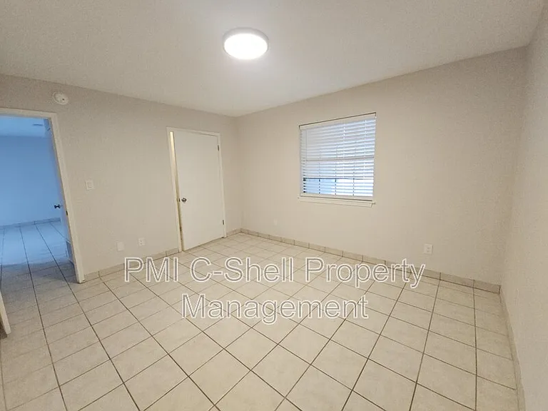 3409 Green Briar Cir #2 — Photo 10
