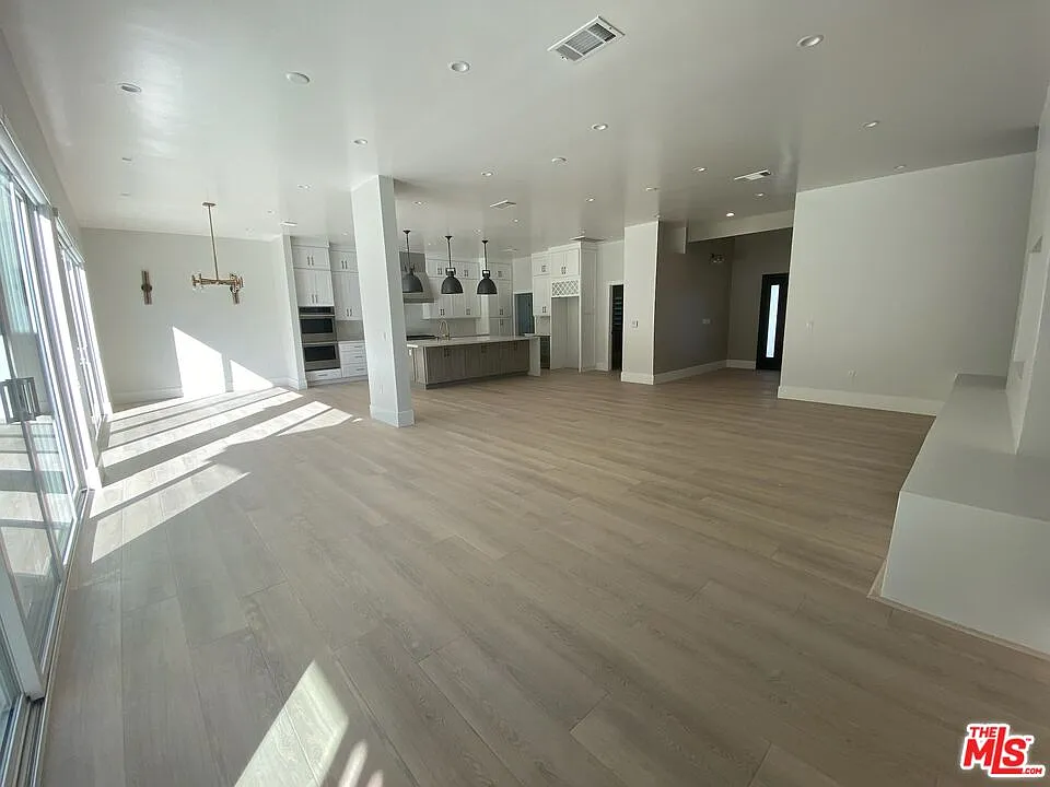 4 bed, 3.5 bath, 2863 sqft, $11,000 — Photo 4