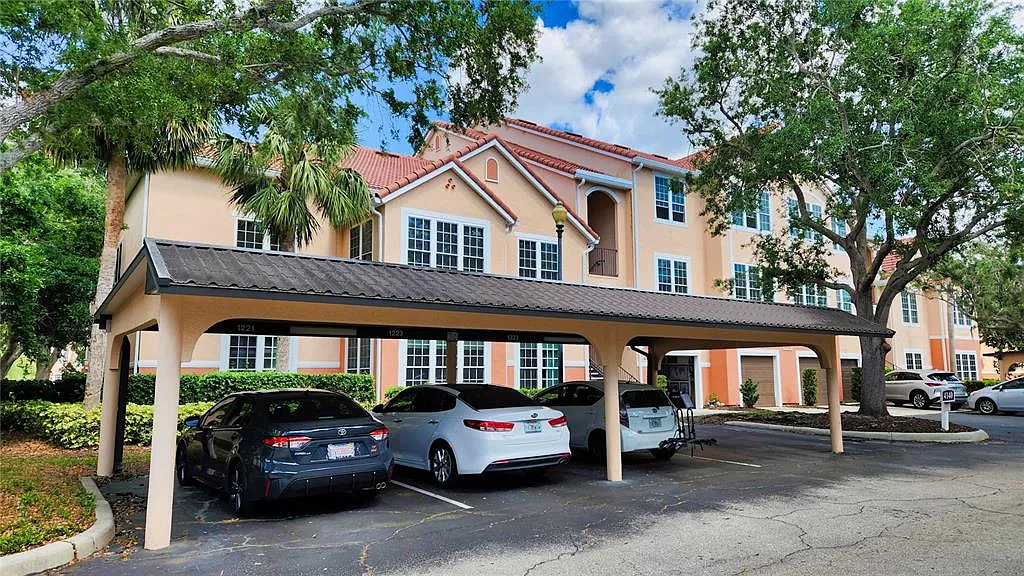 3 bed, 2.0 bath, 1400 sqft, $2,100 — Photo 3