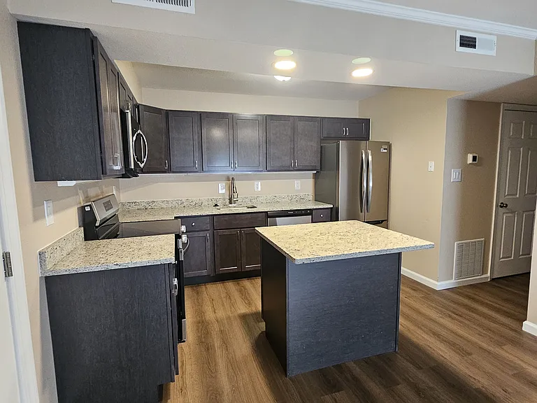 Pine View Apartments — Photo 1