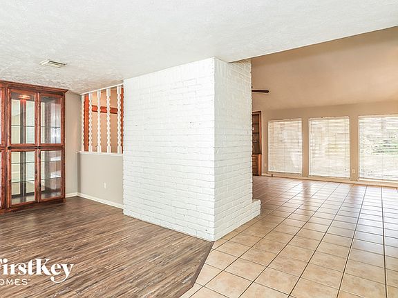4th image of 2207 Vista Manor Dr