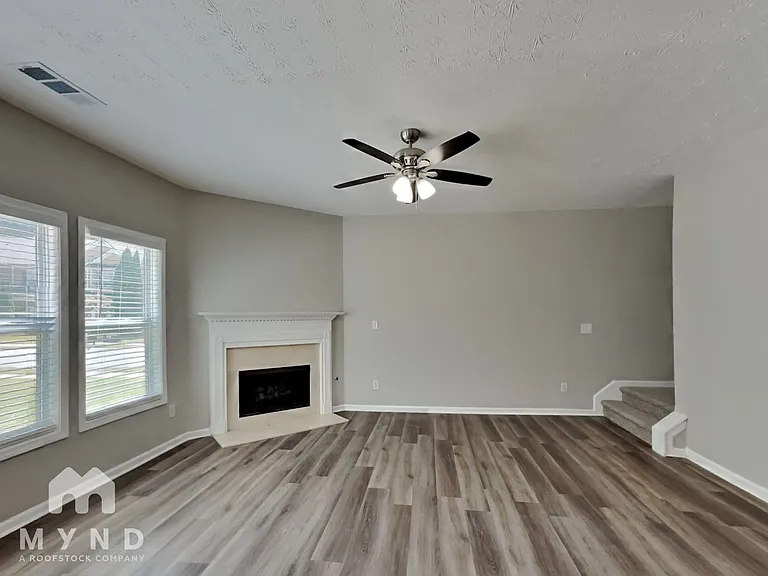2250 Village Green Dr — Photo 10