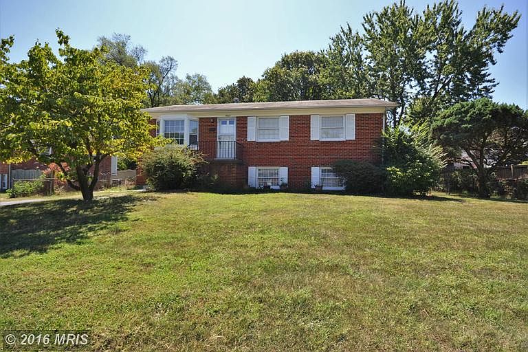 1st image of 9823 Lomond Dr