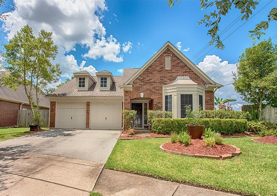 Beautiful three bedroom, 2 bath home that has been well maintained and has fantastic curb appeal.
