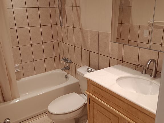 4th image of 1871 SW 25th St