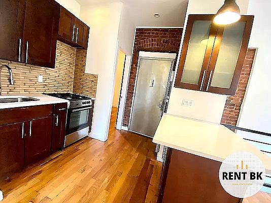 2nd image of 591 Franklin Ave #1XA