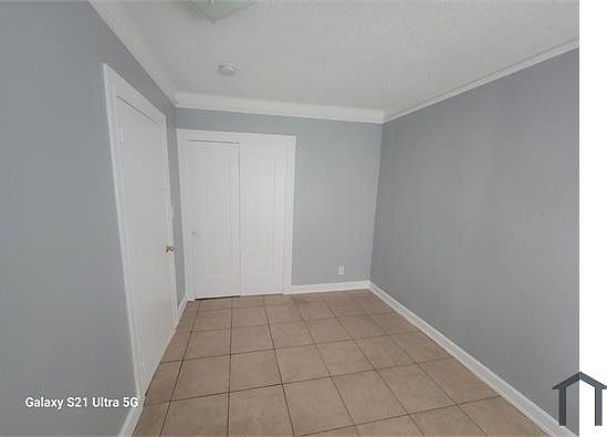 2nd image of 111 W 52nd Pl