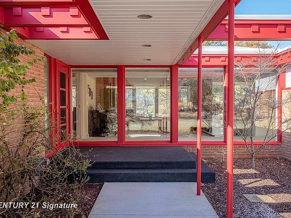 5th image of 3711 Applewood Rd