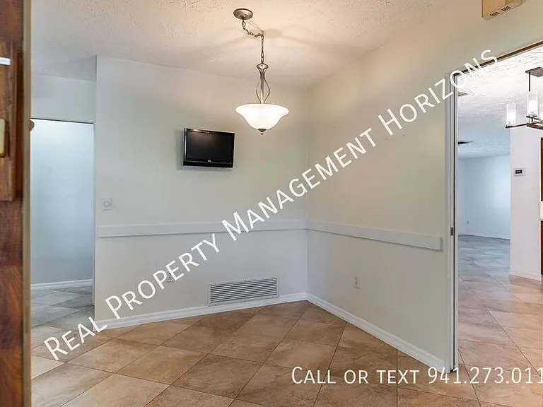 5217 Canterbury Dr — Photo 10