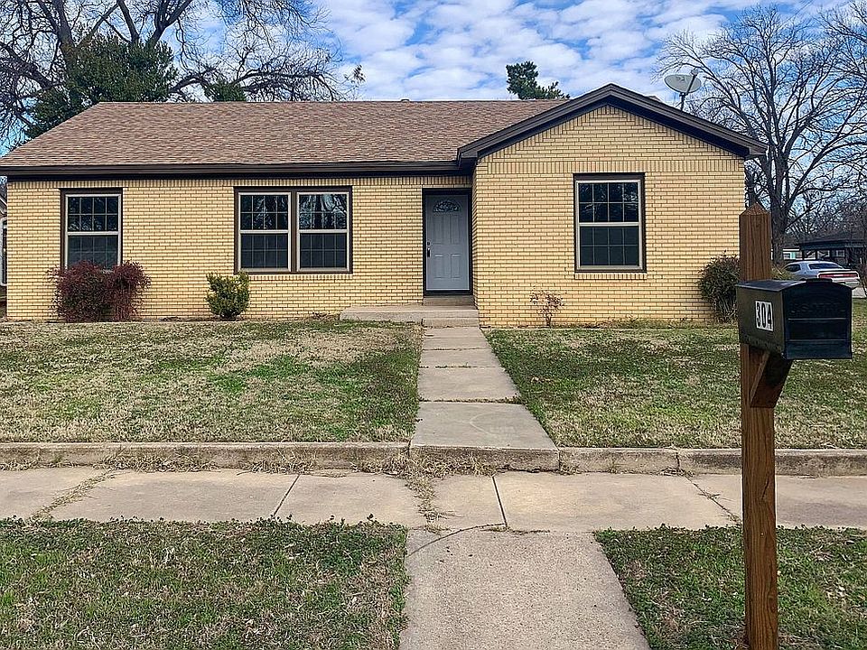 1st image of 304 W Live Oak St
