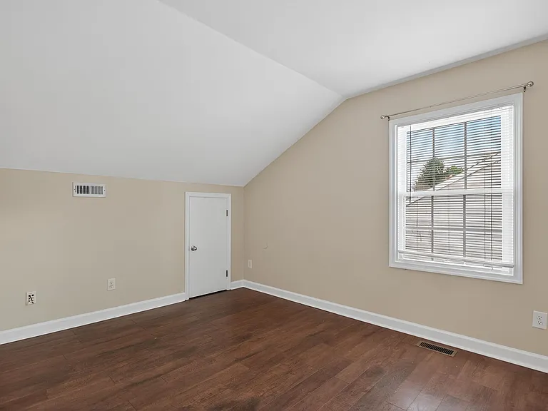 5677 Rushmere Dr — Photo 16