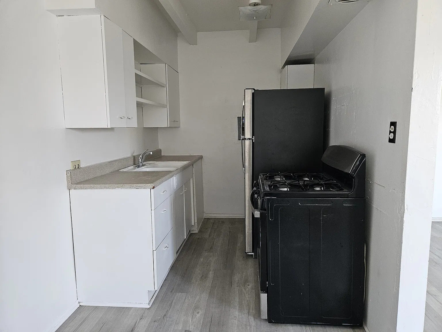 1 bed, 650 sqft, $900 — Photo 3