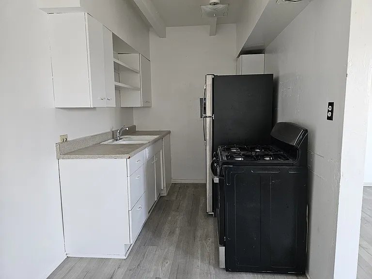 411 S 11th St #9 — Photo 3