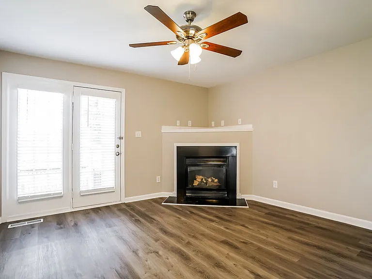4909 Windblown Ct — Photo 4