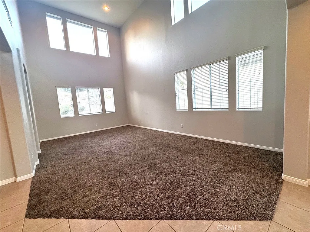 5 bed, 3217 sqft, $3,800 — Photo 3
