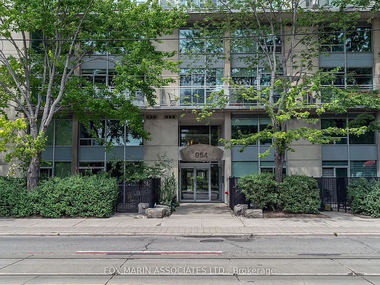 954 King St W #517 — Photo 19
