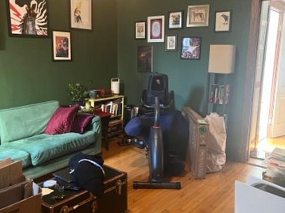 3rd image of 3052 N Kedzie Ave APT 1F