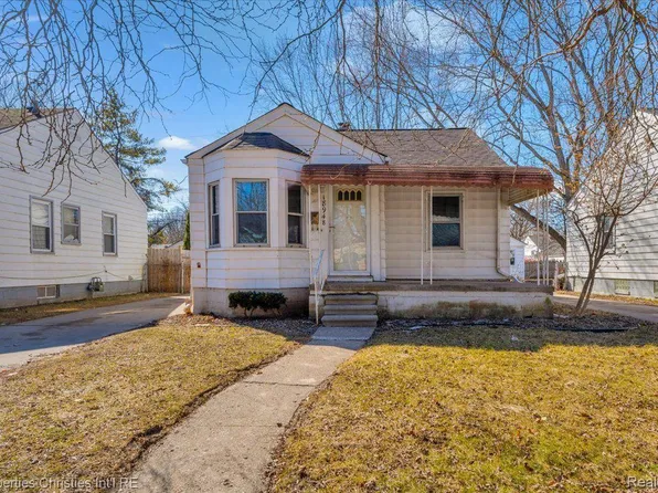 18948 Kenosha St, Harper Woods, MI 48225