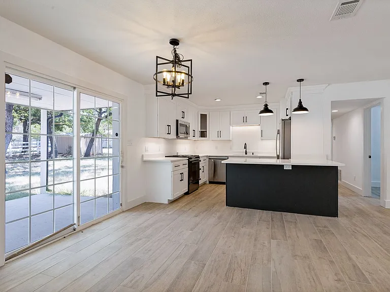 240 County Road 4360 — Photo 12