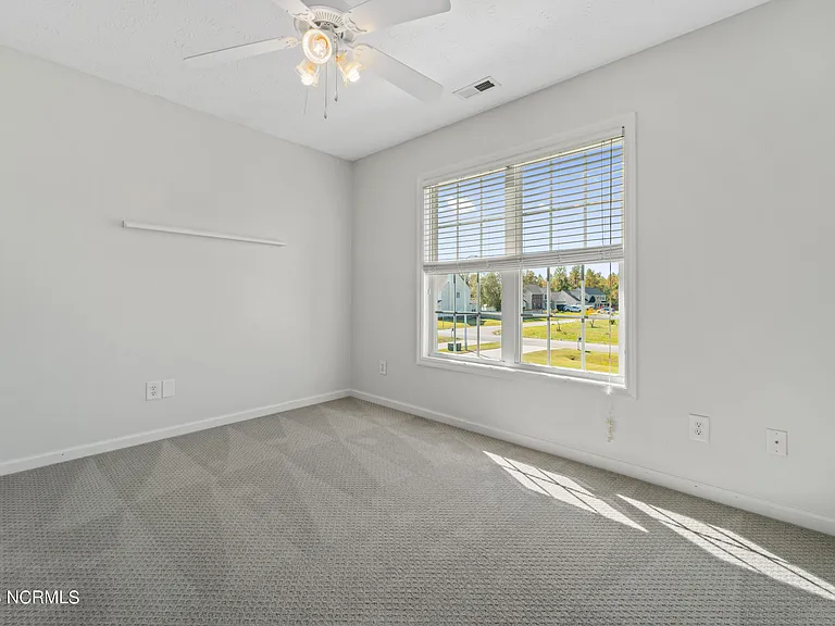 172 E Ridge Ct — Photo 15