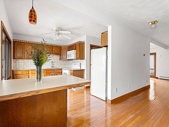 3rd image of 34 Whitby St #34