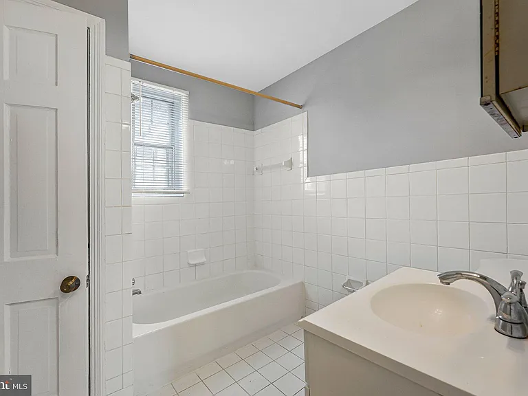 1808 W Abingdon Dr #301 — Photo 5