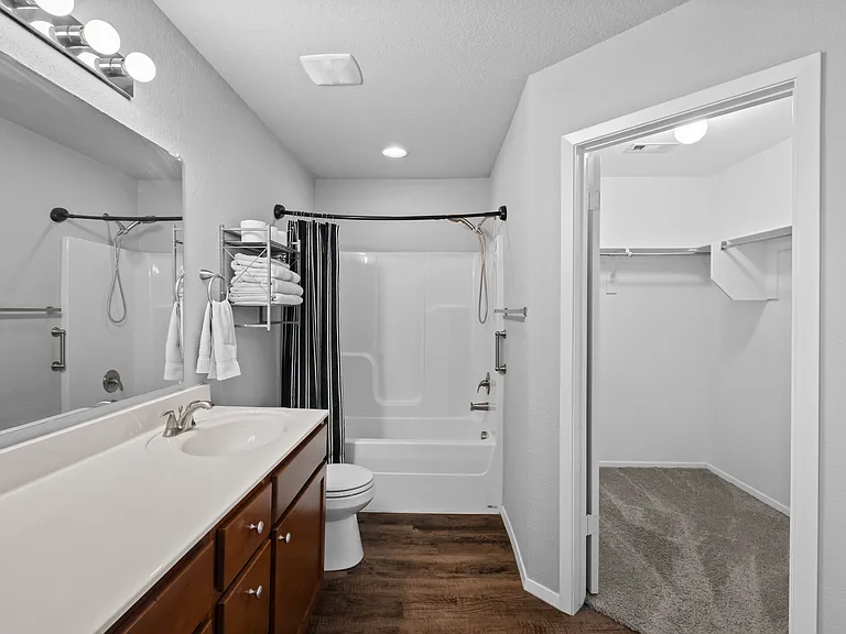 927 E Swift Dr — Photo 12