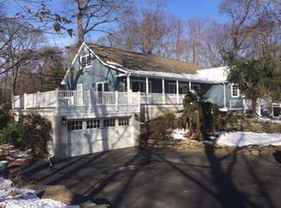 9 Bruce Ln, Northport, NY 11768